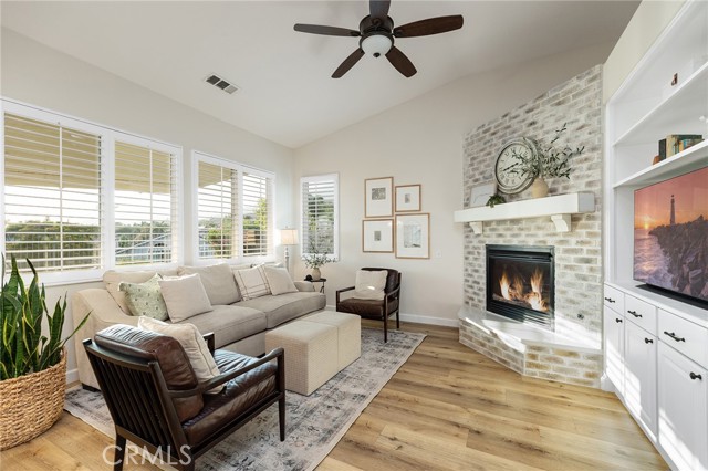 7476 Sequoia Lane, Highland CA: https://media.crmls.org/medias/8df2191e-fb29-4064-bb38-b06d983d0545.jpg