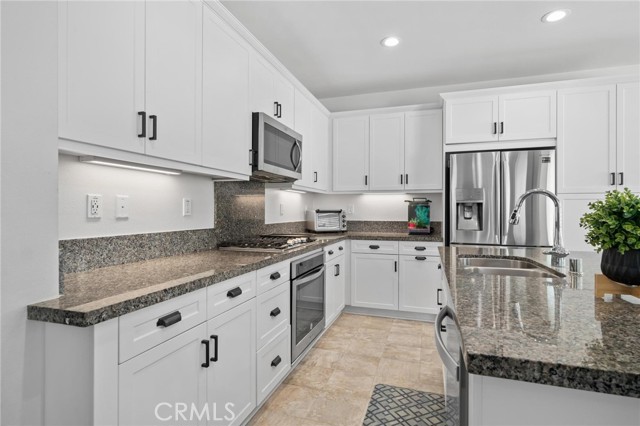 Detail Gallery Image 13 of 46 For 15779 Molly Ave, Chino,  CA 91708 - 4 Beds | 3 Baths