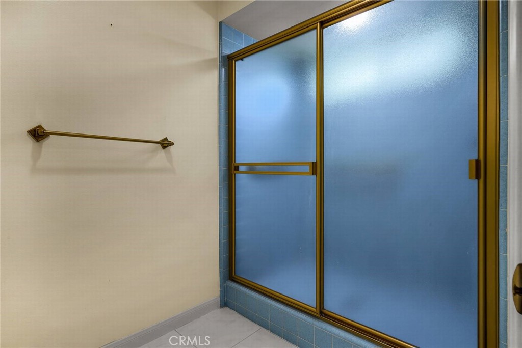 https://media.crmls.org/medias/8df2838b-eae2-4b7c-929e-7b55528aebfe.jpg?preset=X-Large