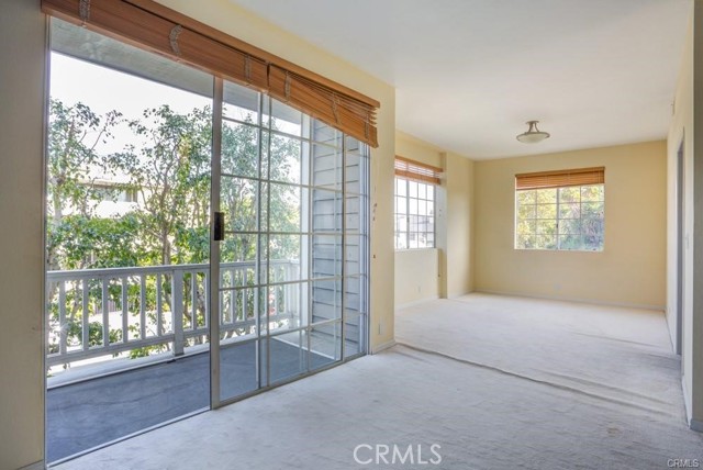 Detail Gallery Image 12 of 35 For 1601 Hilts Ave #3,  Los Angeles,  CA 90024 - 2 Beds | 2/1 Baths