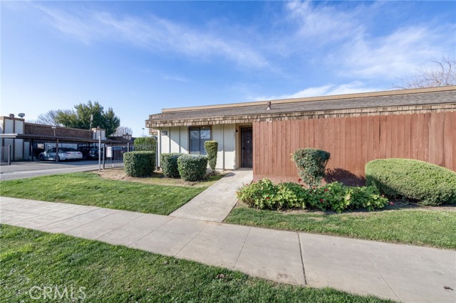 Detail Gallery Image 2 of 20 For 1221 N Peach Ave #101,  Fresno,  CA 93727 - 2 Beds | 1 Baths