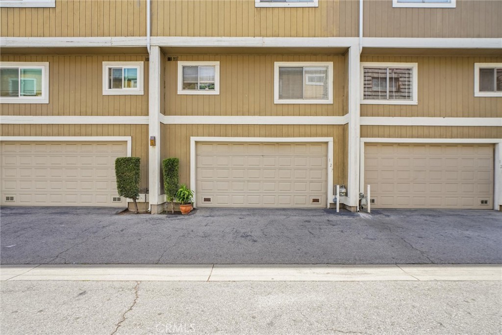 1933 Glenoaks Boulevard #127