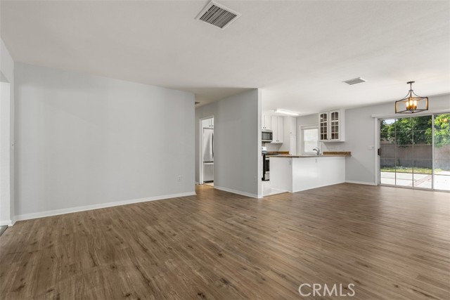 15251 Nottingham Lane, Huntington Beach CA: https://media.crmls.org/medias/8df37ef9-f76c-4404-b8a3-800d6b72b863.jpg