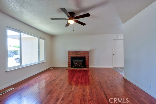 Detail Gallery Image 7 of 46 For 1101 Kensington Dr, Merced,  CA 95340 - 4 Beds | 2 Baths