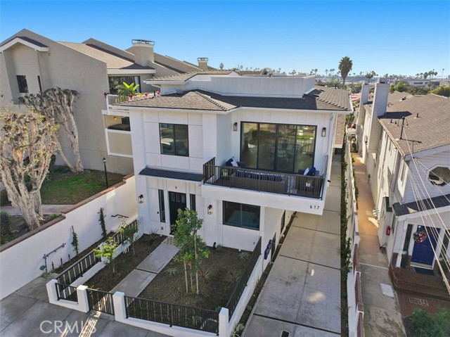 Detail Gallery Image 2 of 45 For 617 N Irena Ave #C,  Redondo Beach,  CA 90277 - 5 Beds | 3/1 Baths