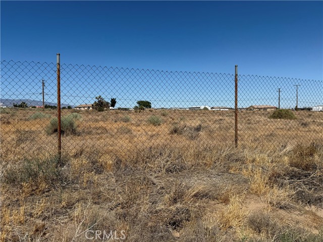 9875 Braceo Street, Oak Hills CA: https://media.crmls.org/medias/8df4d7f6-2e5f-4c5a-ab27-95d351126b9c.jpg