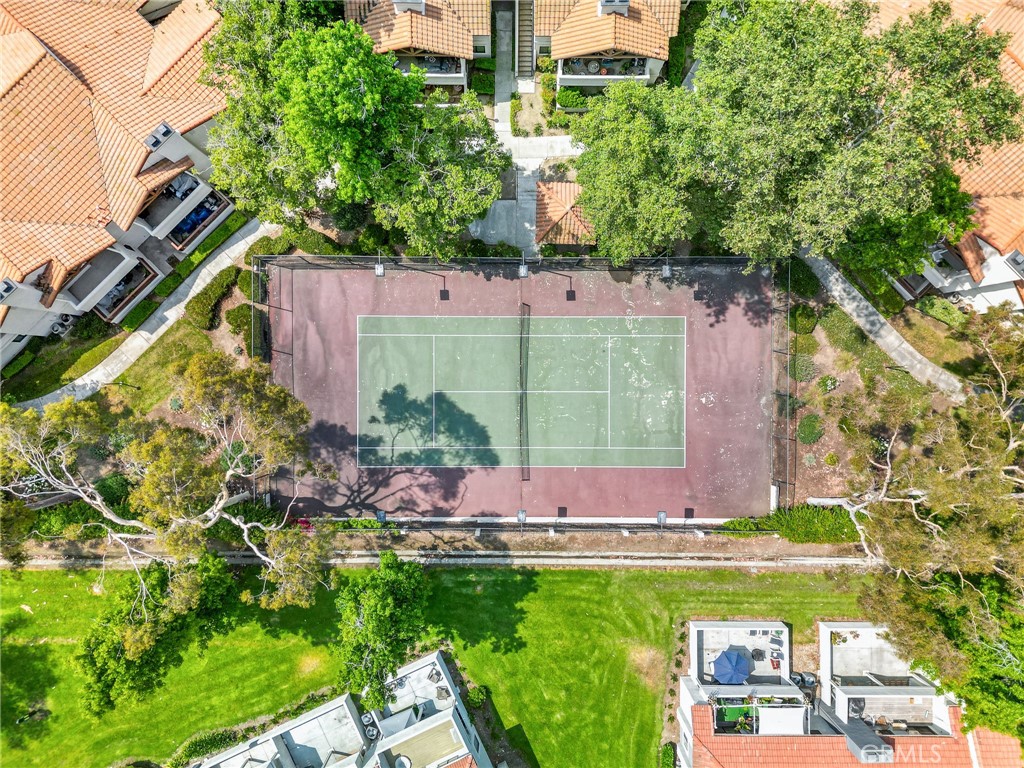 https://media.crmls.org/medias/8df575c1-e1e2-4598-a337-72b082cf8944.jpg?preset=X-Large