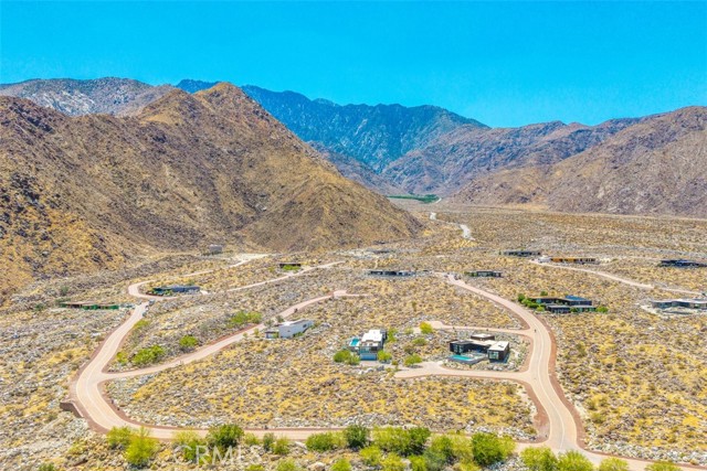 1961 Vista Palisades Drive, Palm Springs CA: https://media.crmls.org/medias/8df64bef-0184-4ba2-bab7-3e19a4504352.jpg