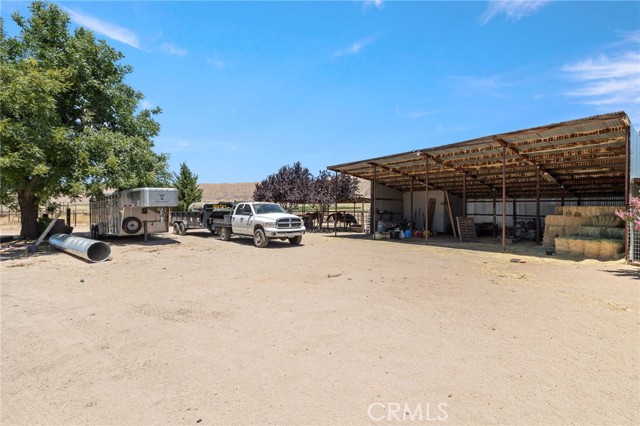 4333 Highway 33, New Cuyama CA: https://media.crmls.org/medias/8df655d6-99d0-4000-887c-e283ee36ce08.jpg
