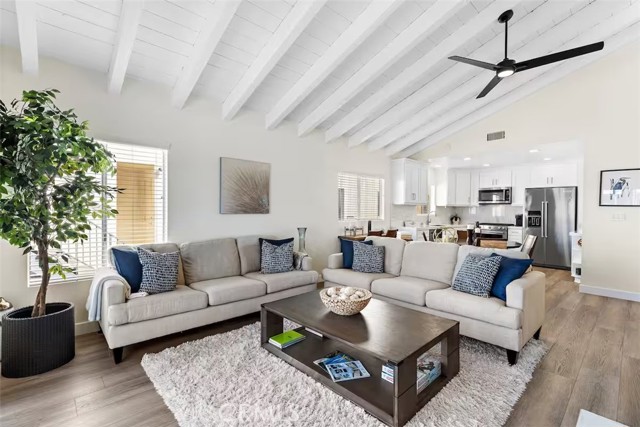 Detail Gallery Image 6 of 41 For 222 20th, Newport Beach,  CA 92663 - 3 Beds | 2 Baths