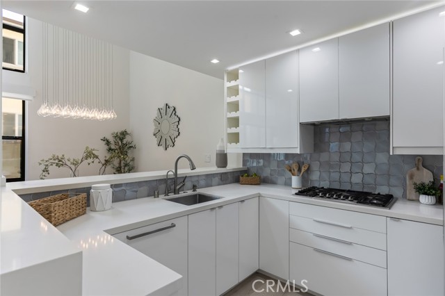 1007 S Catalina Avenue, Redondo Beach CA: https://media.crmls.org/medias/8df76543-ae80-4be1-9e61-05c8d1b9f204.jpg