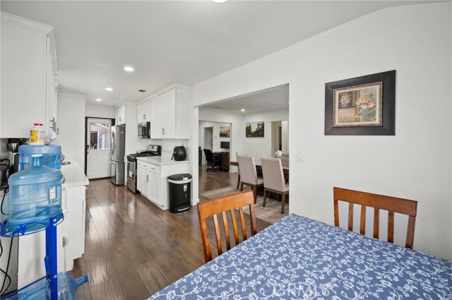 Detail Gallery Image 10 of 50 For 2072 Redondo Beach Bld, Torrance,  CA 90504 - 3 Beds | 2 Baths