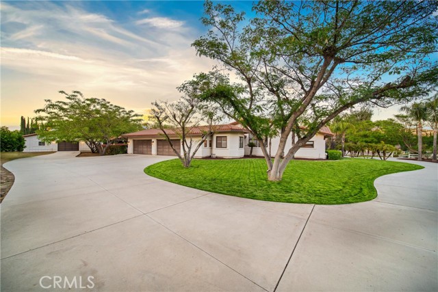 9394 Gum Tree Drive, Corona CA: https://media.crmls.org/medias/8df7e88b-2a7a-4a63-bf17-e9b43a86e939.jpg