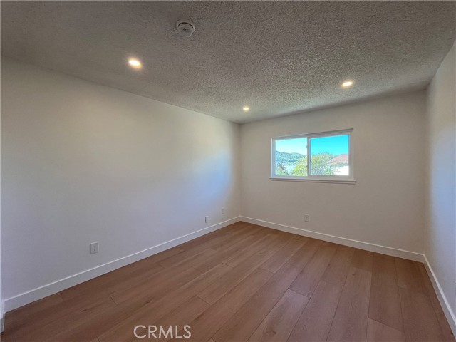 Detail Gallery Image 13 of 19 For 1847 Hilliard, Simi Valley,  CA 93063 - 3 Beds | 3 Baths