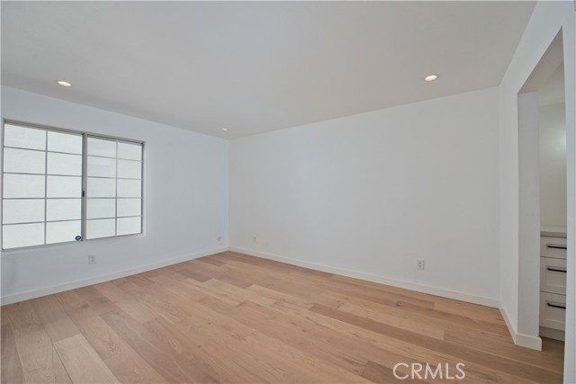 5540 Owensmouth Avenue, Woodland Hills CA: https://media.crmls.org/medias/8df8789a-1071-4821-a31d-cd4c6fe3bd1c.jpg