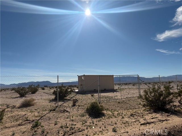 1000 Compadre Lane, 29 Palms CA: https://media.crmls.org/medias/8df8ba5a-8a93-4db2-93d1-e376c4014348.jpg