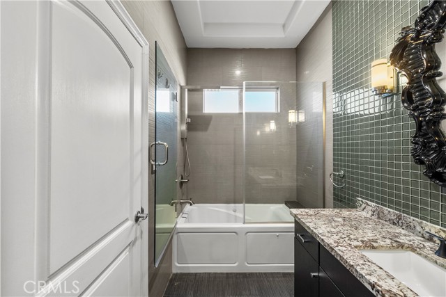 6223 Simpson, North Hollywood CA: https://media.crmls.org/medias/8df8ed26-ede4-409e-a84d-8499702630ef.jpg