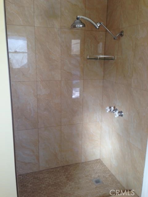 Detail Gallery Image 8 of 18 For 19224 Sylvan St, Tarzana,  CA 91335 - 3 Beds | 2 Baths