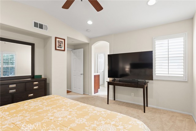 18 New Season, Irvine CA: https://media.crmls.org/medias/8df92633-b3b1-42fc-918b-f84de096f8f6.jpg