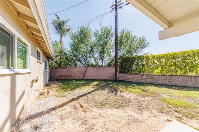 9549 Forbes Ave, Northridge CA: https://media.crmls.org/medias/8df9cfae-6657-4511-a60a-030c242e9b9c.jpg