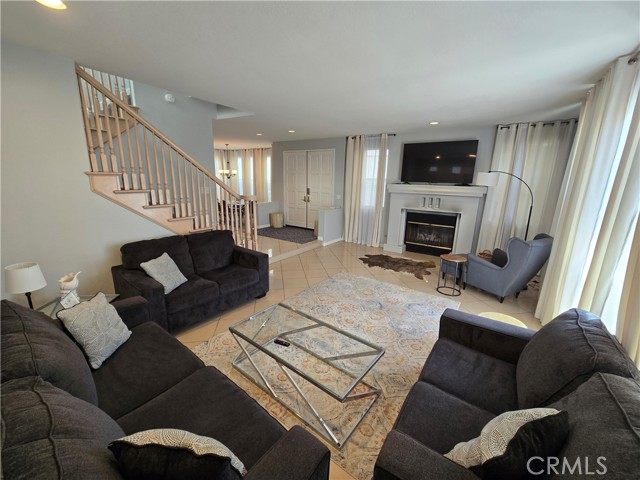 624 Goldenwest Street, Huntington Beach CA: https://media.crmls.org/medias/8df9e859-957d-4438-89c3-416d2d43f2f8.jpg