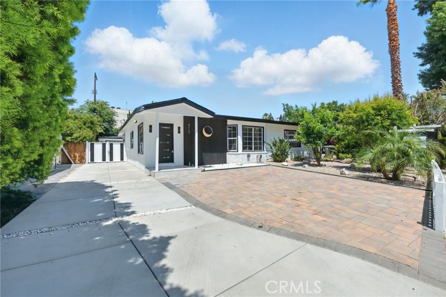 Detail Gallery Image 1 of 21 For 6119 Longridge Ave, Valley Glen,  CA 91401 - 4 Beds | 4/1 Baths