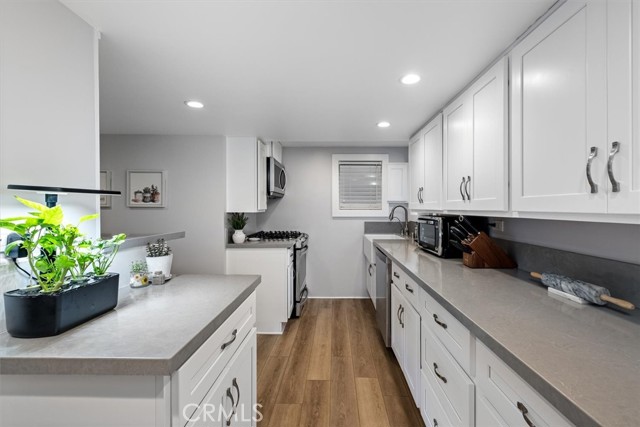 Detail Gallery Image 21 of 48 For 4040 Murietta Ave, Sherman Oaks,  CA 91423 - 3 Beds | 3 Baths