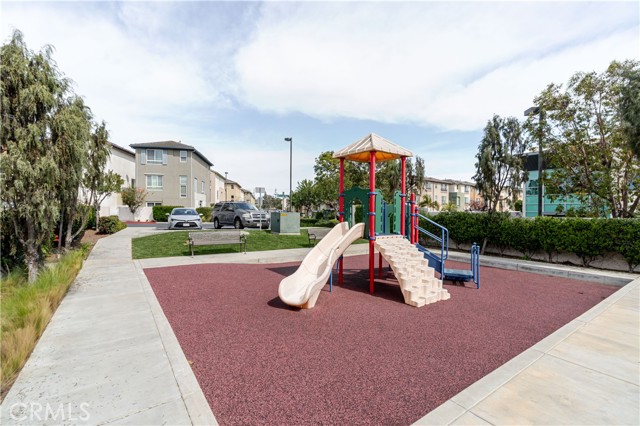 Detail Gallery Image 40 of 55 For 12017 Rock Creek Ct, Hawthorne,  CA 90250 - 4 Beds | 2/1 Baths