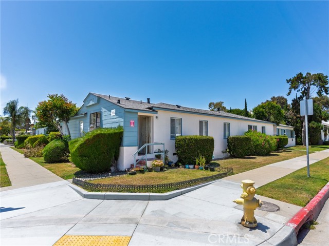 12415 Cedar Avenue, Hawthorne CA: https://media.crmls.org/medias/8dfc1c18-1fb9-4e9b-9b1a-c5394ddb7b2a.jpg
