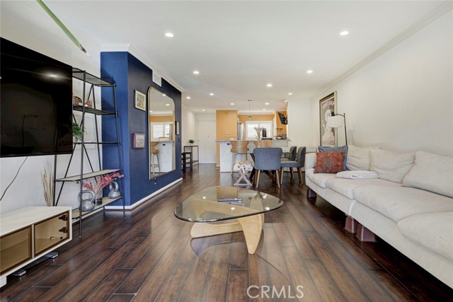 Detail Gallery Image 8 of 26 For 2940 N Verdugo Rd #305,  Glendale,  CA 91208 - 2 Beds | 2 Baths