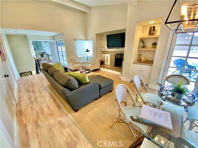 Detail Gallery Image 3 of 39 For 611 1/2 Orchid Ave, Corona Del Mar,  CA 92625 - 3 Beds | 2/1 Baths