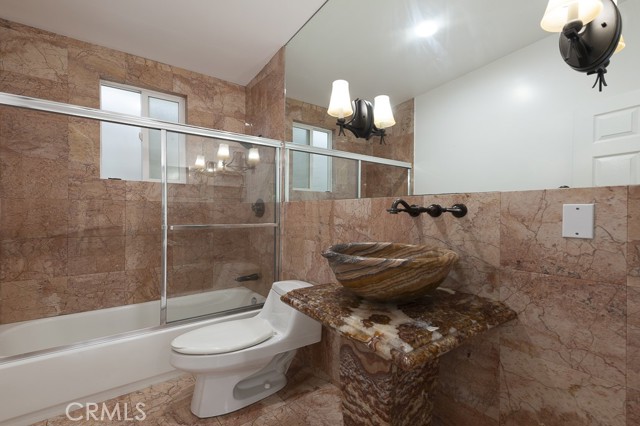 Detail Gallery Image 29 of 37 For 16044 Royal Mount Dr, Encino,  CA 91436 - 5 Beds | 4/1 Baths