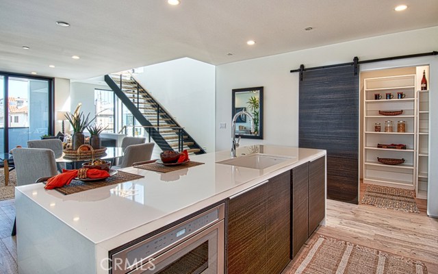 1045 W Balboa