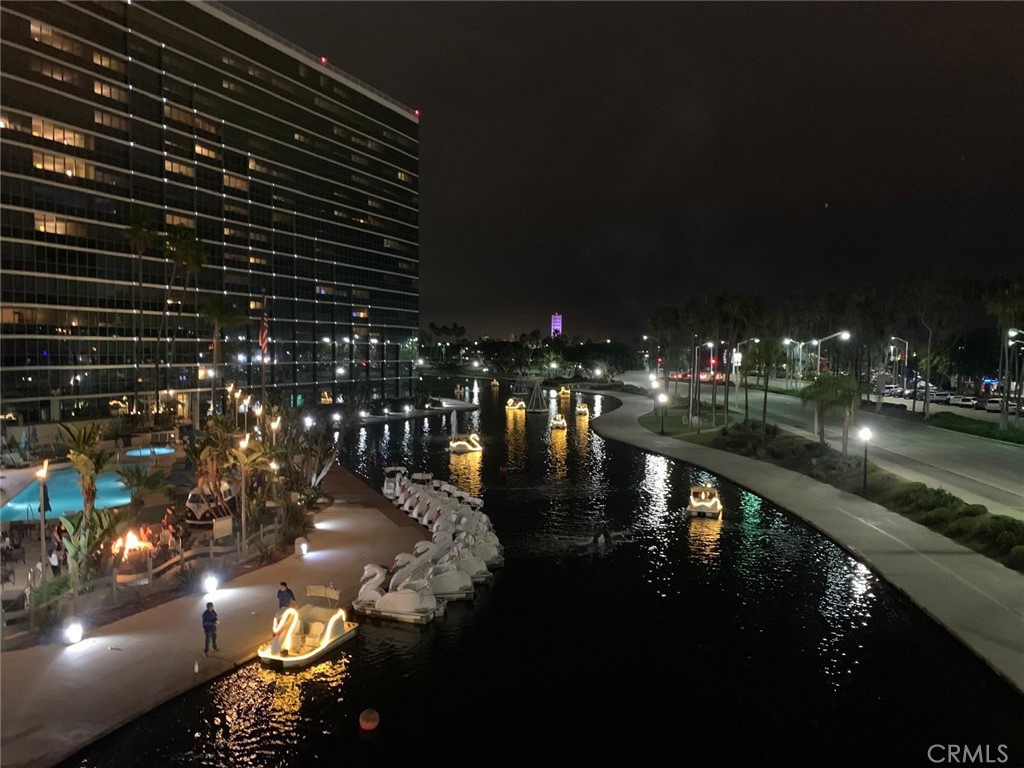 https://media.crmls.org/medias/8dfe935e-d919-46d2-8f20-da46cbbf5890.jpg?preset=X-Large