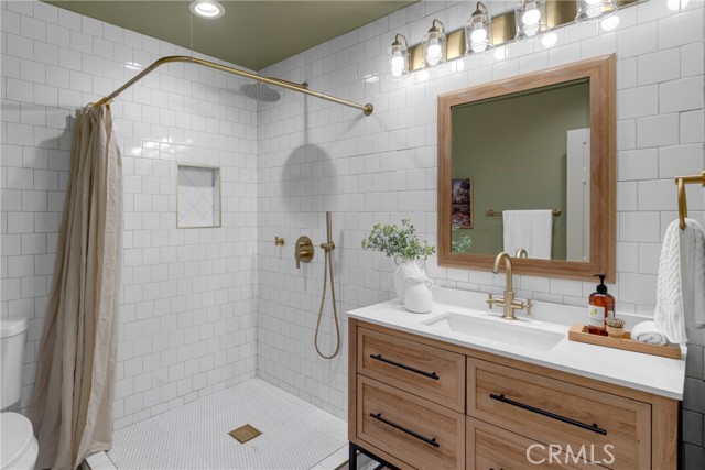 1123 E Ocean Blvd, Long Beach CA: https://media.crmls.org/medias/8dfee199-5826-4357-a870-06649d68f718.jpg