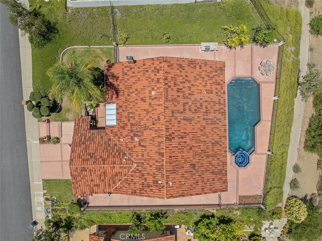 https://media.crmls.org/medias/8dff1ceb-e9b9-4471-8b2e-754b2dc75f22.jpg?preset=X-Large