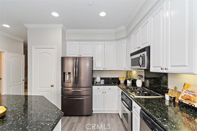 Detail Gallery Image 7 of 17 For 630 Meyer Ln #D,  Redondo Beach,  CA 90278 - 3 Beds | 2/1 Baths