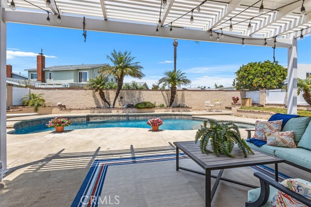 Detail Gallery Image 17 of 22 For 9121 Madeline Dr, Huntington Beach,  CA 92646 - 4 Beds | 2/1 Baths