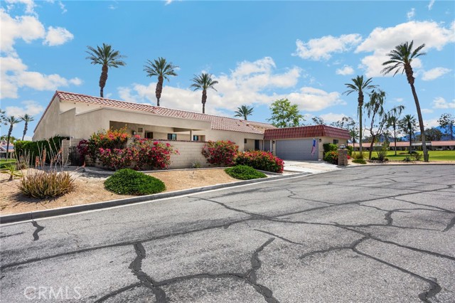 Detail Gallery Image 4 of 27 For 41790 Resorter Bld, Palm Desert,  CA 92211 - 2 Beds | 2 Baths