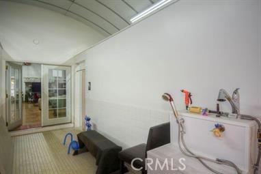 https://media.crmls.org/medias/8e01b469-3aa2-44d0-80f1-746a99666220.jpg?preset=X-Large