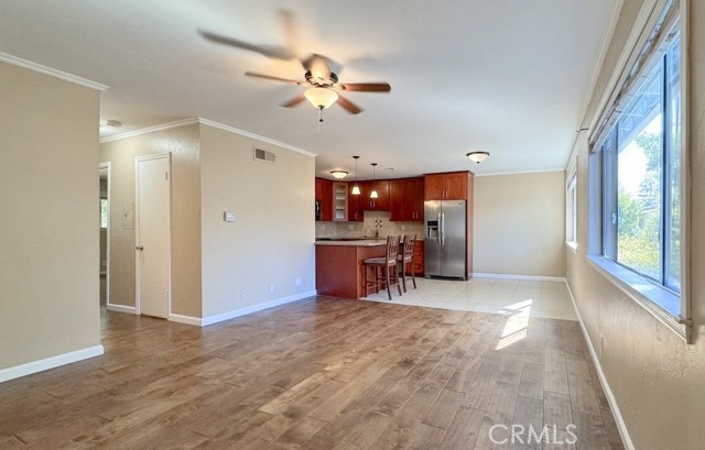 Detail Gallery Image 2 of 22 For 18547 Collins St #B24,  Tarzana,  CA 91356 - 2 Beds | 2 Baths