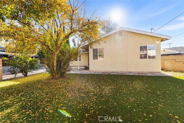 Detail Gallery Image 2 of 52 For 19148 Saticoy St, Reseda,  CA 91335 - 3 Beds | 2 Baths