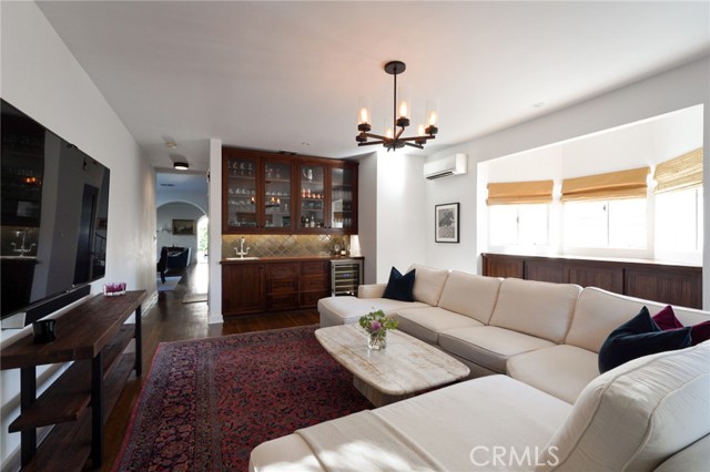 Detail Gallery Image 3 of 39 For 1949 N Catalina Street, –,  CA 90027 - 6 Beds | 5 Baths