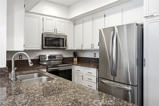 Detail Gallery Image 22 of 54 For 17711 Margate St #103,  Encino,  CA 91316 - 2 Beds | 1/1 Baths