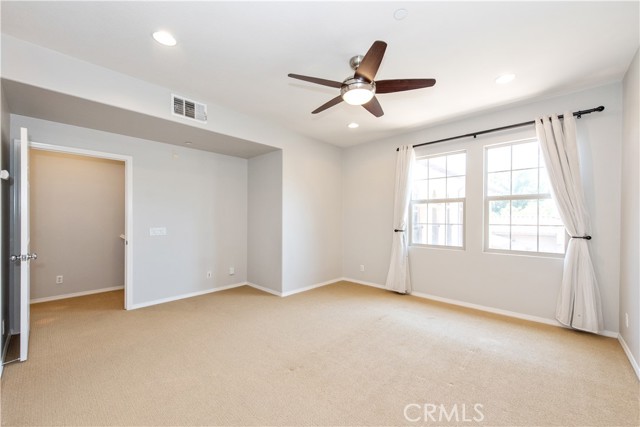 47 silverado, Irvine CA: https://media.crmls.org/medias/8e0275fe-1357-498d-954d-6169d69f9e3d.jpg