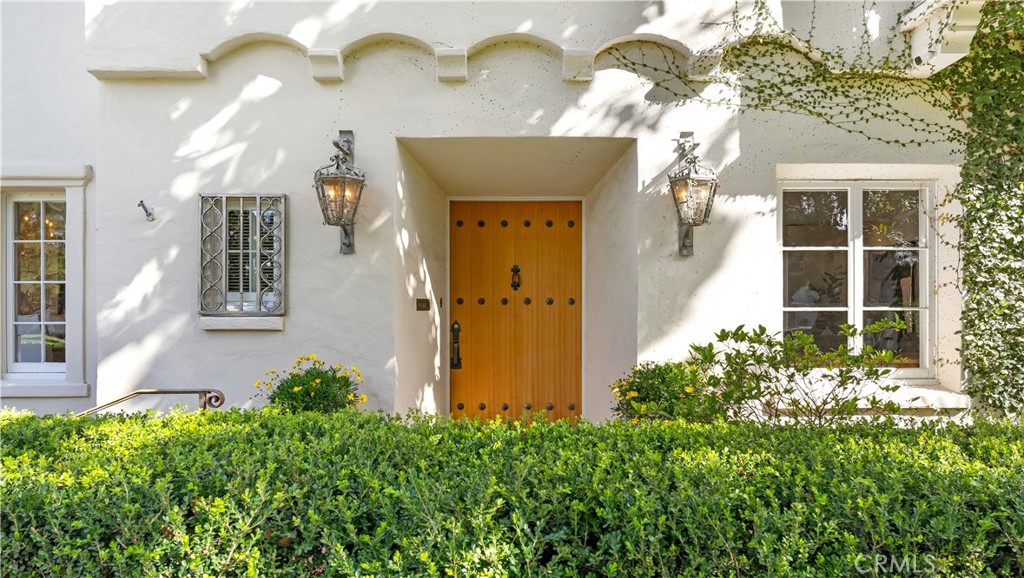 2003 N Victoria Drive