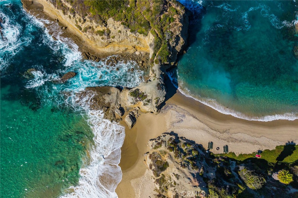 https://media.crmls.org/medias/8e030bb0-632b-4519-92ad-f94128db35ed.jpg?preset=X-Large
