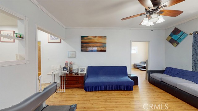 5854 Woodlawn Avenue, Los Angeles CA: https://media.crmls.org/medias/8e033975-fd24-4605-a828-2deb36a760c1.jpg