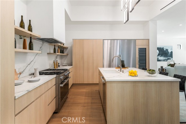 Detail Gallery Image 17 of 46 For 9836 Yoakum Dr, Beverly Hills,  CA 90210 - 5 Beds | 4 Baths
