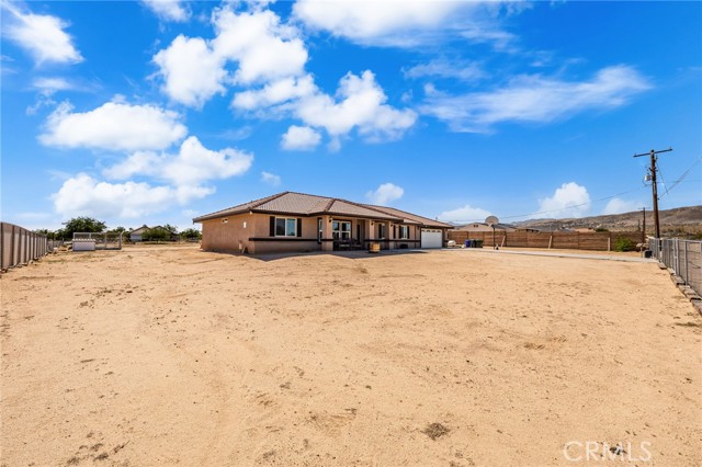 Detail Gallery Image 3 of 56 For 10779 Mills Rd, Apple Valley,  CA 92308 - 4 Beds | 3 Baths